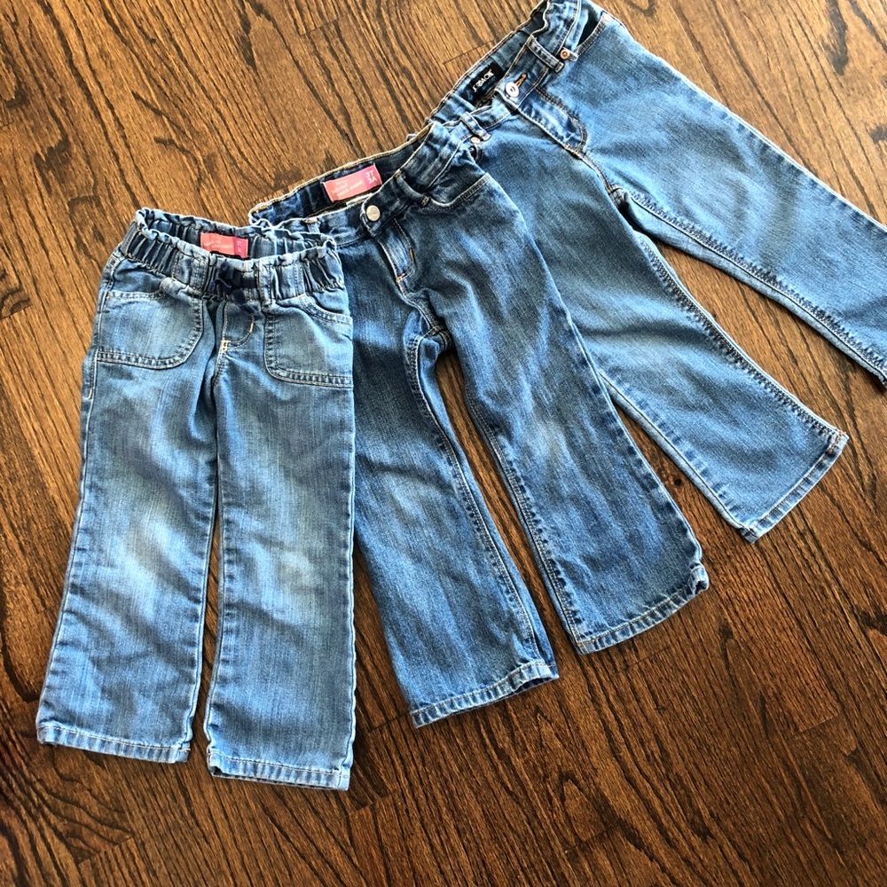 Three pairs of size 3T jeans 👖